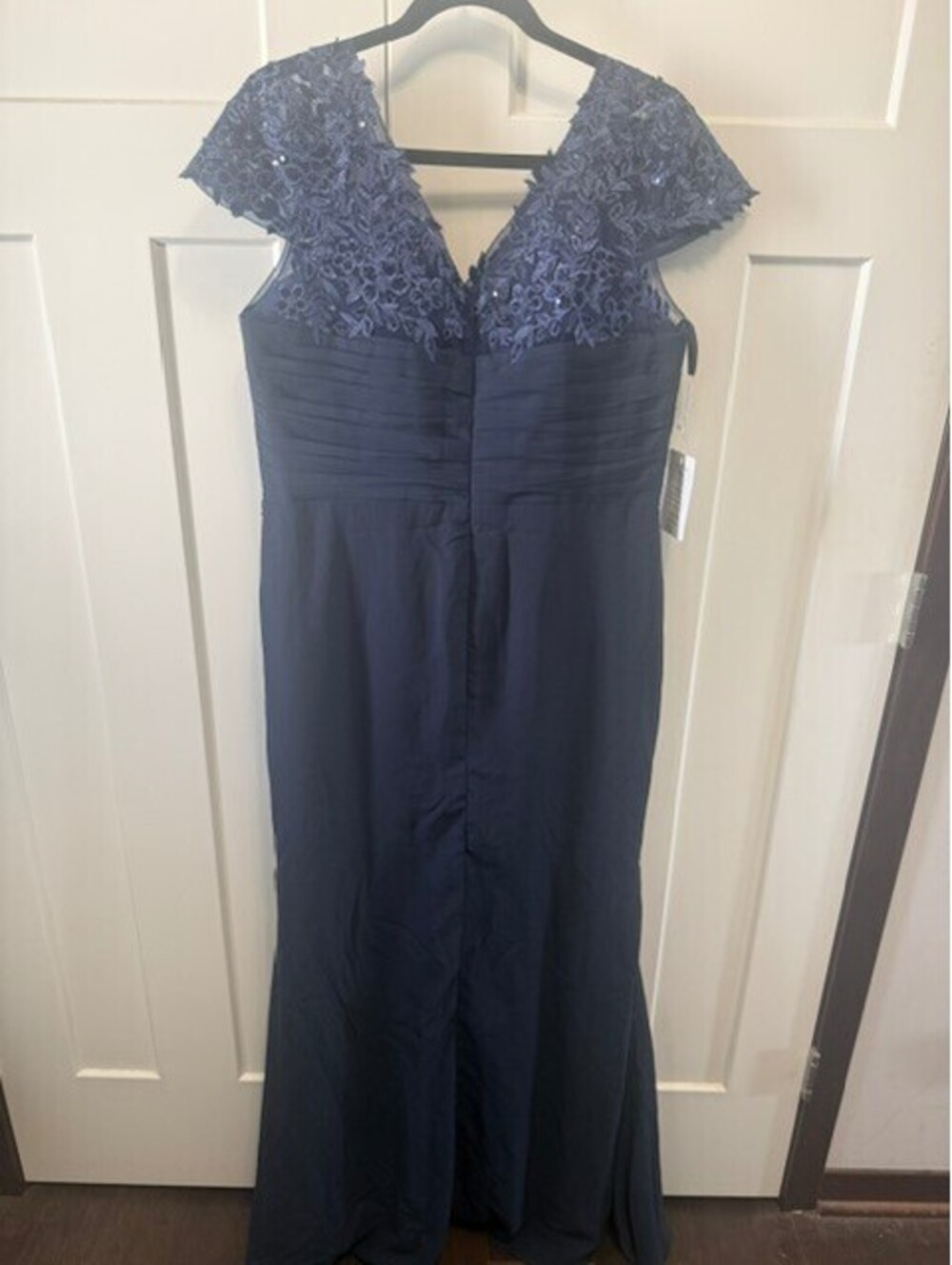 NWT Formal navy blue maxi gown s/ embellished lace bodice & cap sleeves sz 16